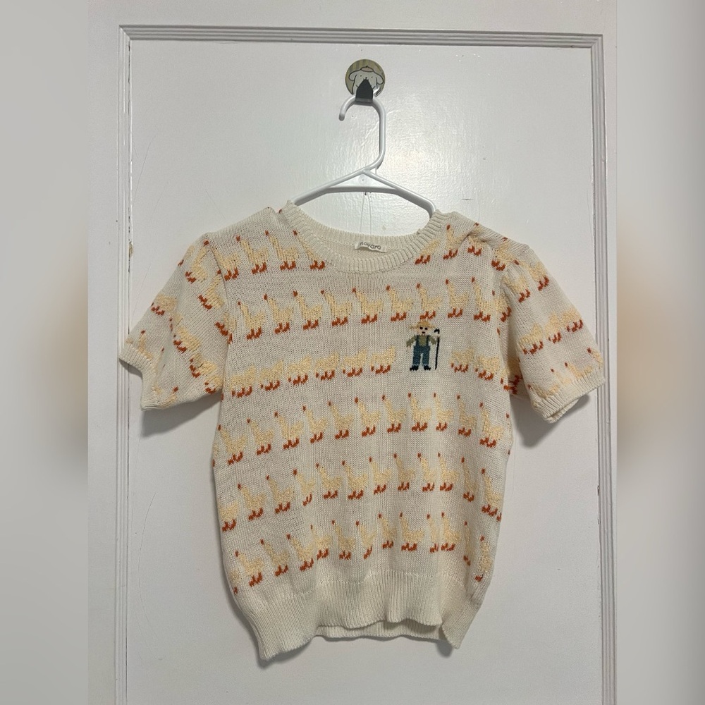 Novara Farmer Chickens Art to Wear Novelty Knit Top
Size S